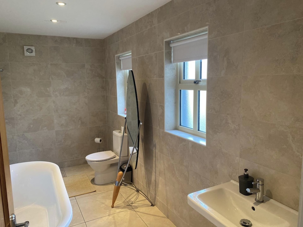 Mountain View Retreat in Rostrevor With hot Tub