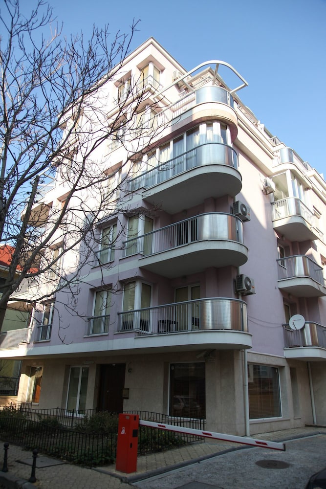 Lubata Apartments