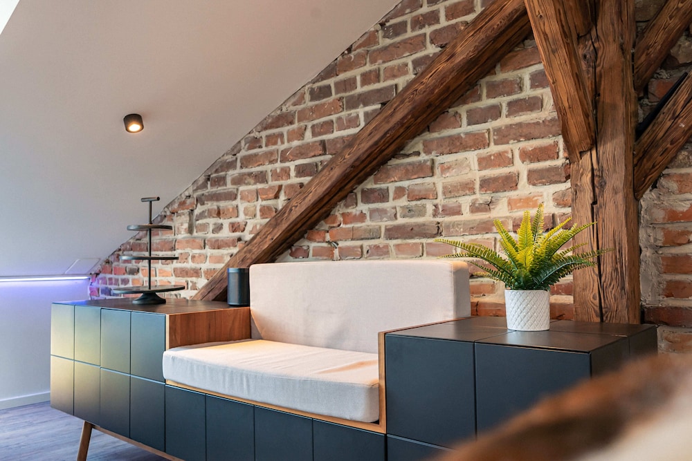 CREST - Riverside Lofts & Studios