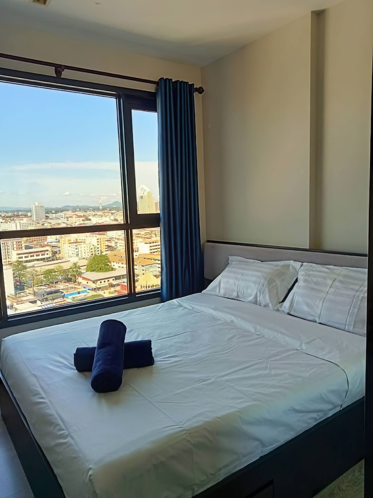 Central Pattaya Condo High Floor With A View