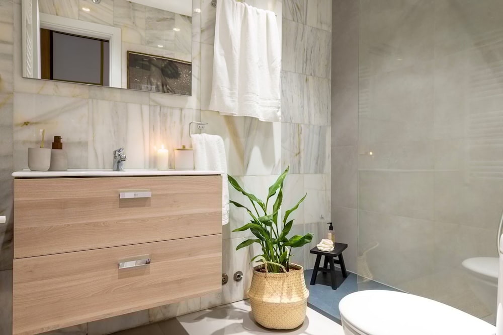 Raja - 2 Bedrooms Apartment in Almagro