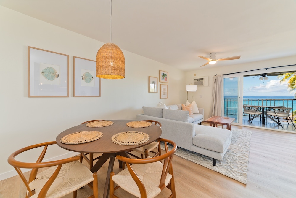 Kona Palms 304 2 Bedroom Condo by RedAwning view 3