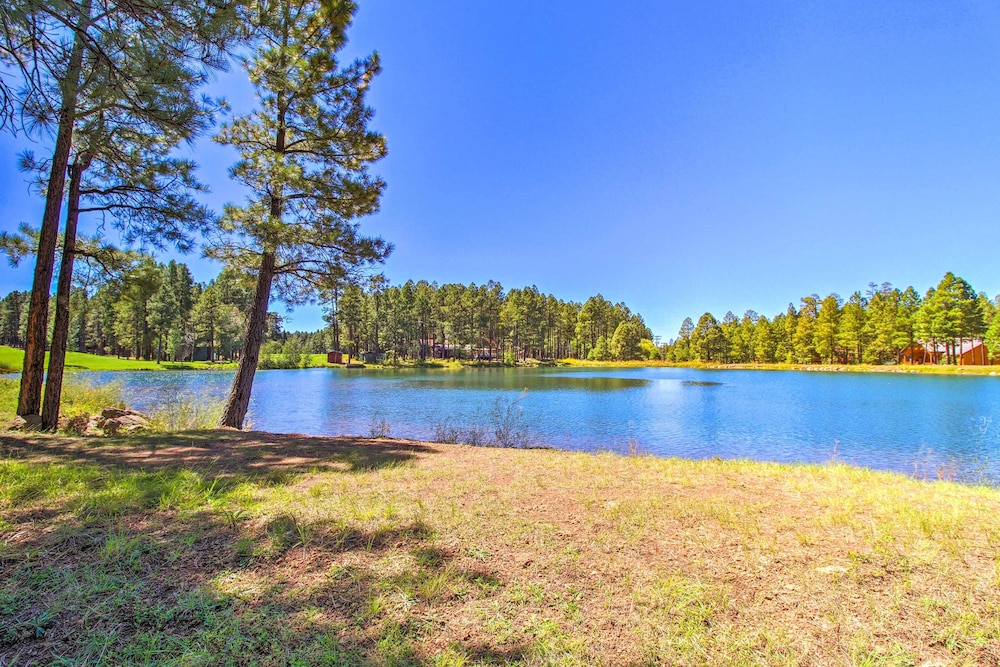 Near Fishing & Hiking: Pinetop Log Cabin w/ Deck!