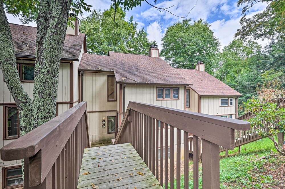 Sugar Mountain Condo w/ Balcony: Steps to Golf!