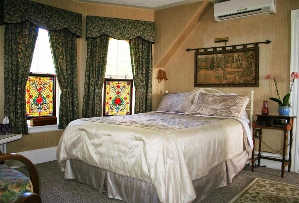 A Boat to Sea Bed & Breakfast