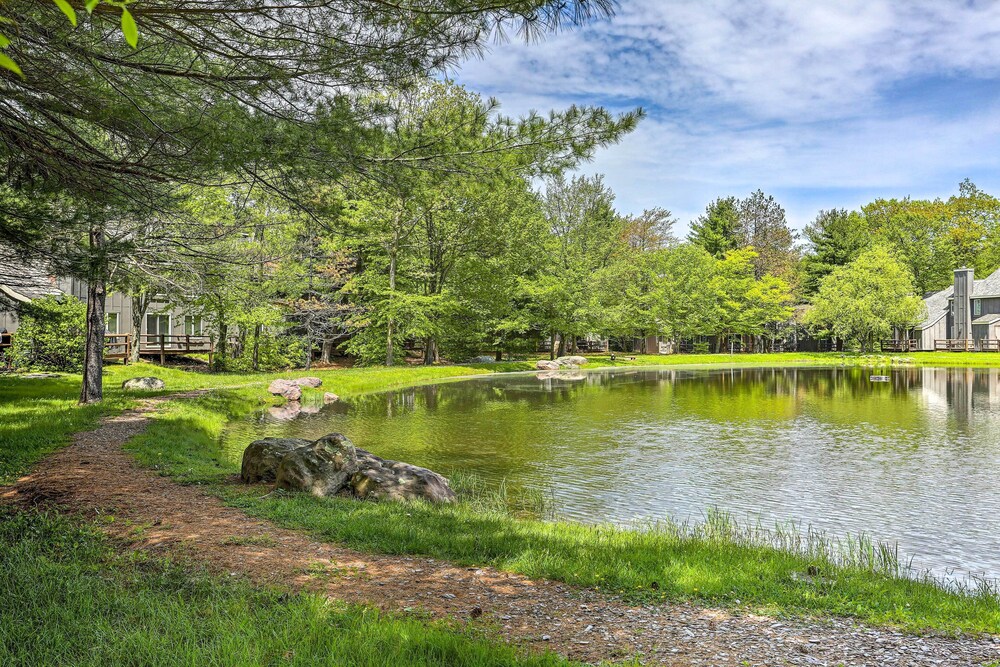 Deck & On-site Fishing Pond: Lake Harmony Home! view 5
