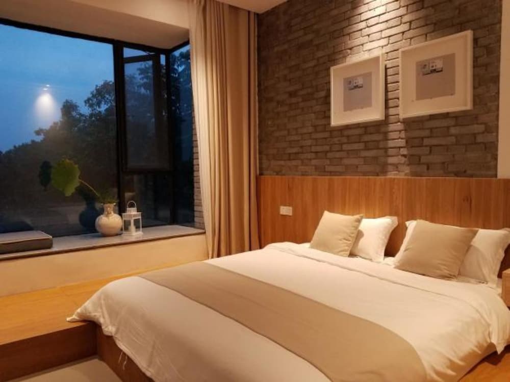 Yiming Shuju rural homestay in Jiaxian County view 4