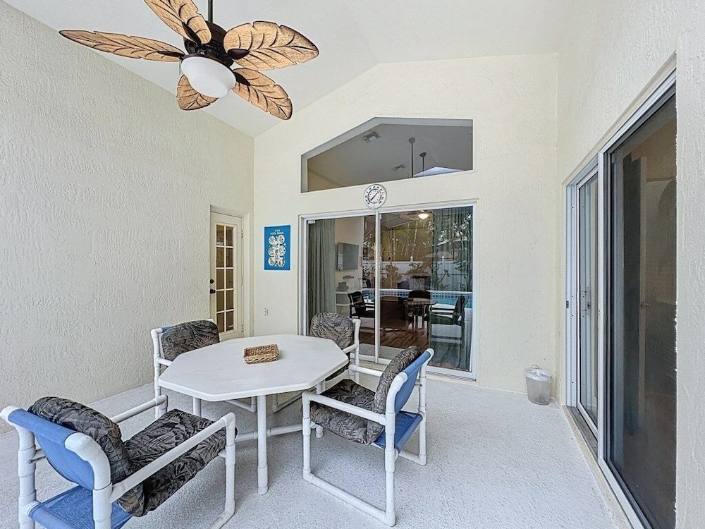 Incredible 4 Bed Pool/spa Home, Minutes To Disney 4 Bedroom Villa