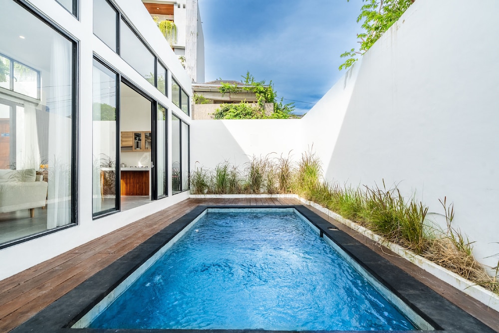 Light Way Villa in Canggu