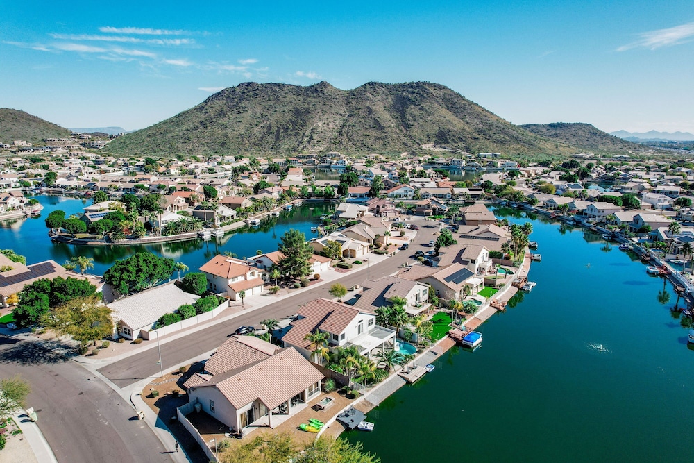 Lakefront Oasis view 4