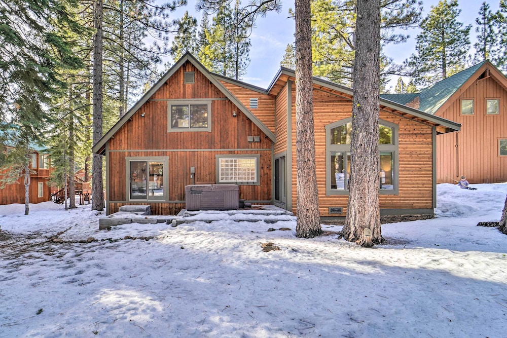 4 Mi to Dtwn Truckee: Tahoe Donner Home w/ Hot Tub view 5