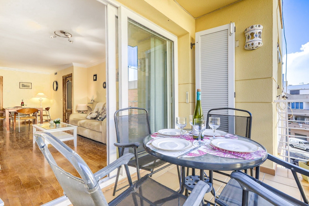 Apartment in Roses Near Playa de Roses Beach