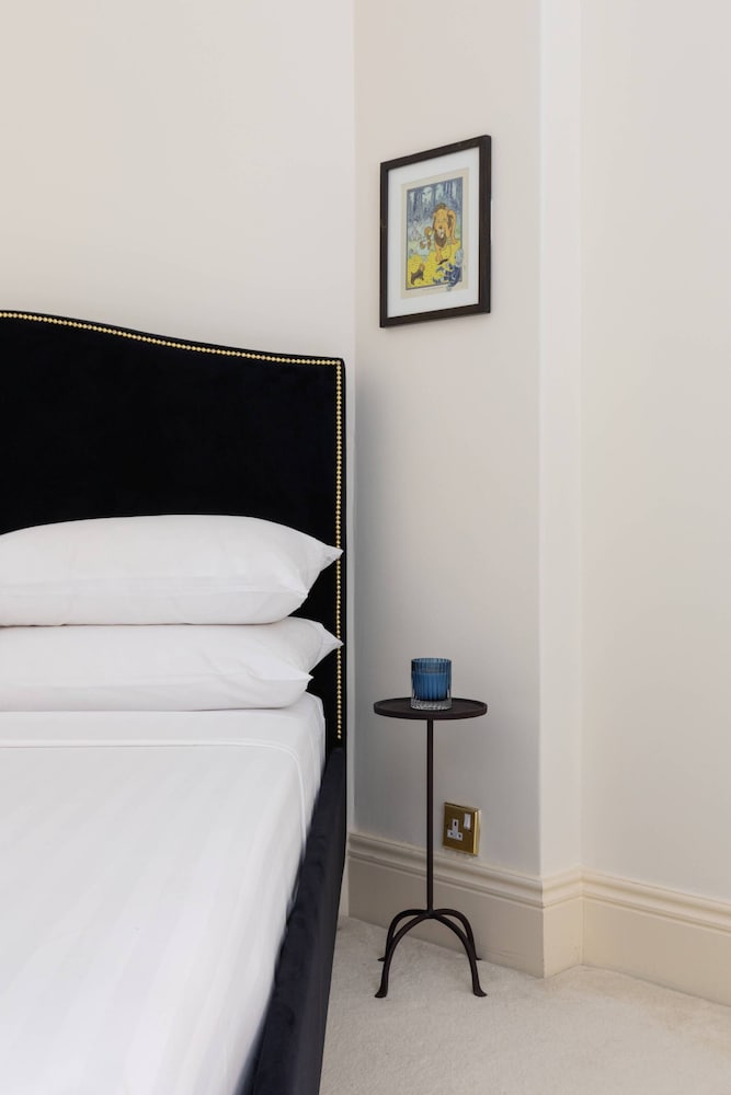 Fitzjames-avenue IV by Onefinestay