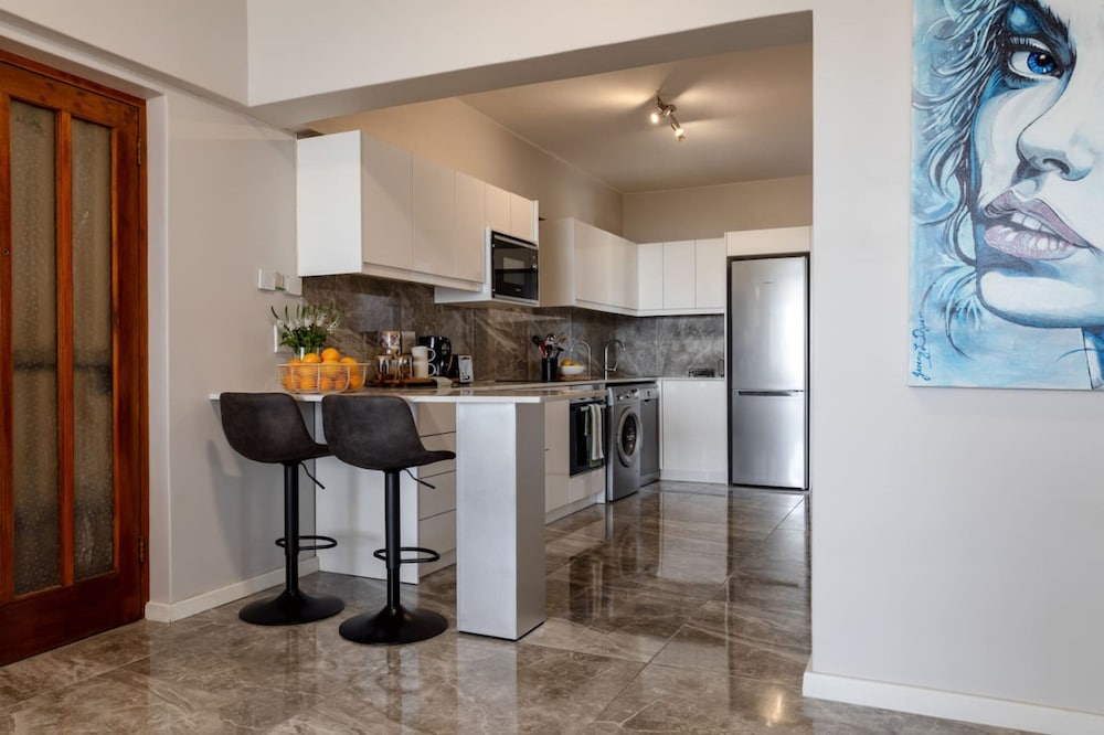 Sea-facing Apartment at Adelphi Galleria Seapoint