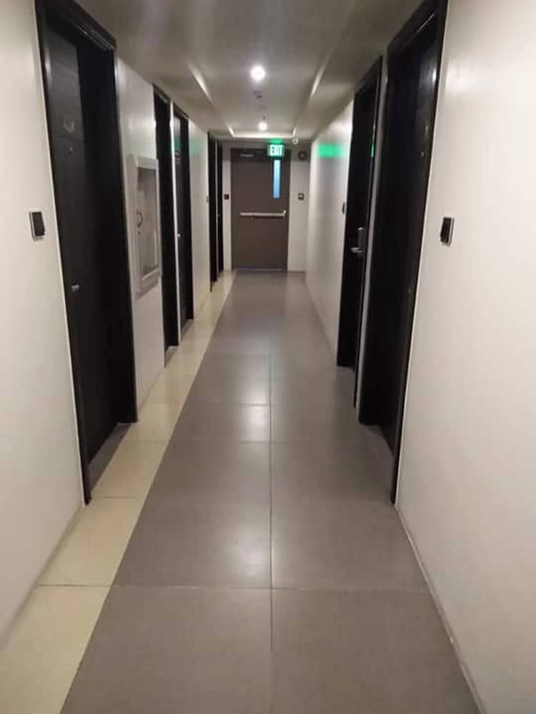 Araneta Cubao No Brown Outs 1BR Furnished Condo With Balcony Free Wifi Netflix