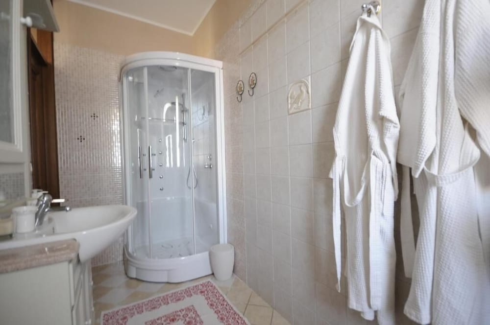 Villa Marisa bed breakfast and books