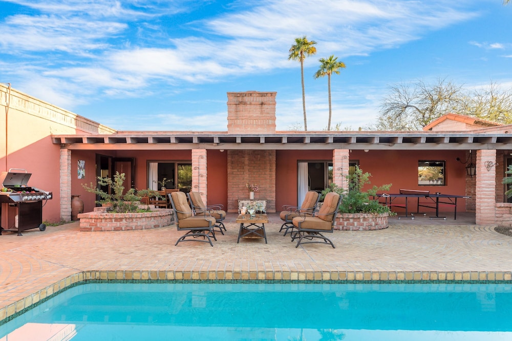 La Casona by Avantstay Gorgeous Spanish Style Oasis w Historic Charm Pool