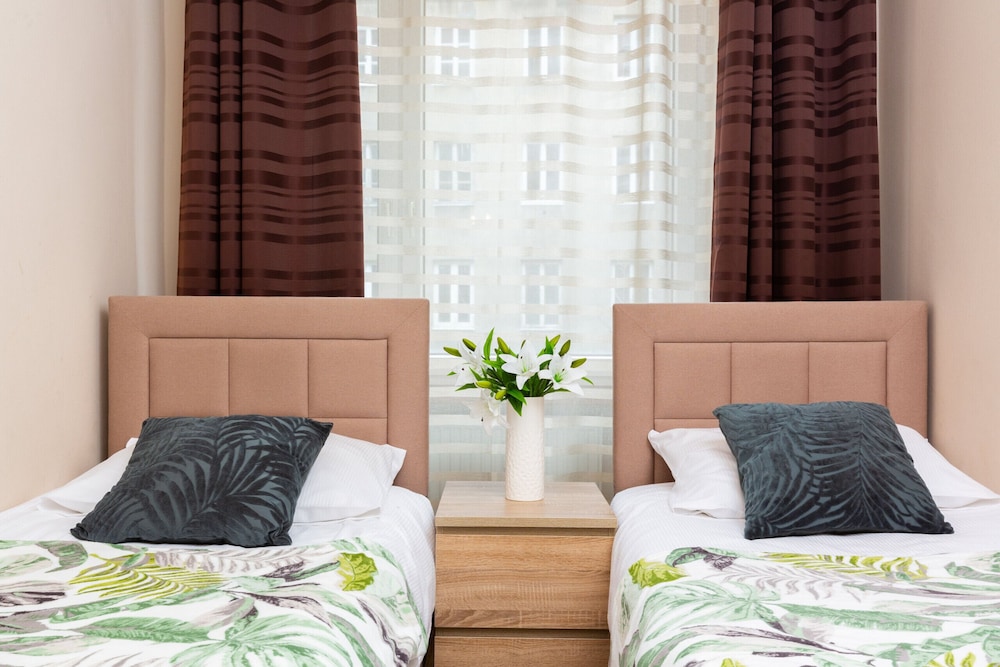 Apartments Warsaw Hoza by Renters view 4