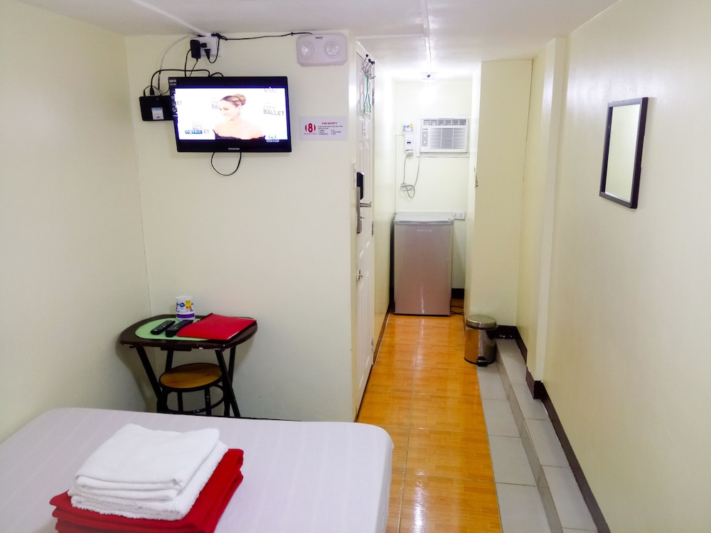 8 Hostel at Quiapo view 5
