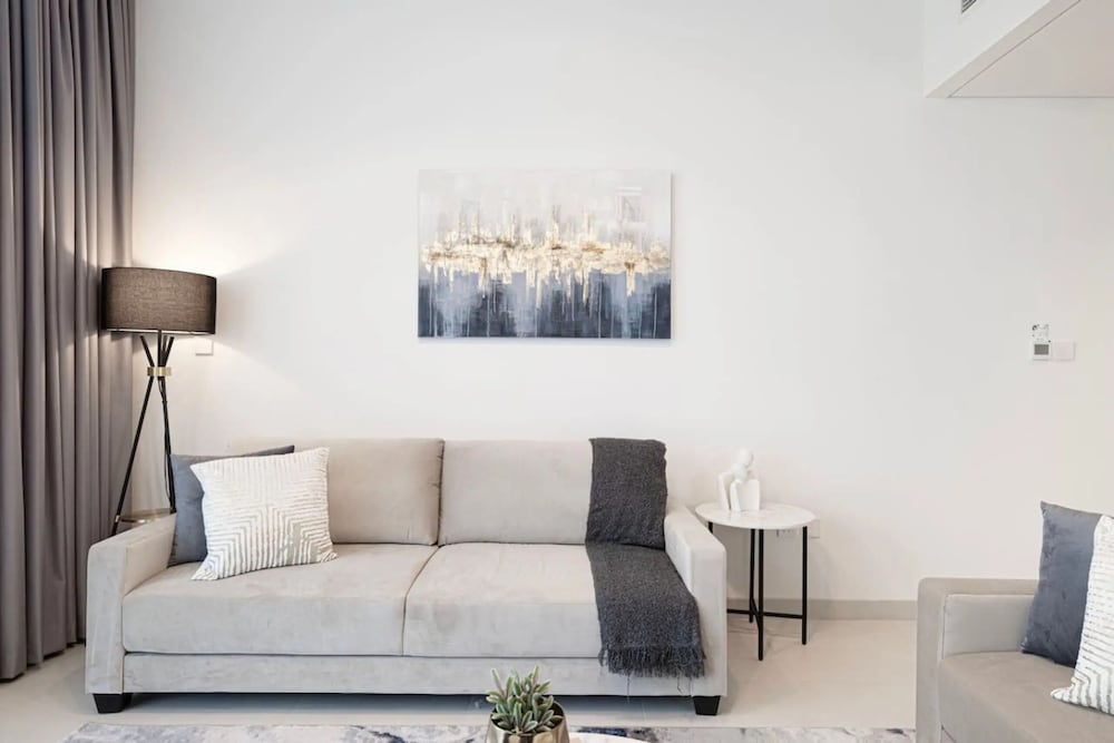 Burj Crown Lux Apartment by Dubai Mall
