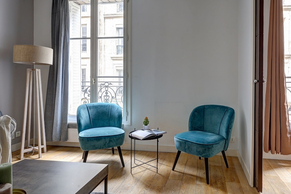 Modern Paris 2BR near Montparnasse