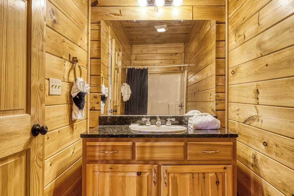 Hot Tub, Game Room, Movie Theater, View Sleeps 18 Lookout Lodge by Avantstay