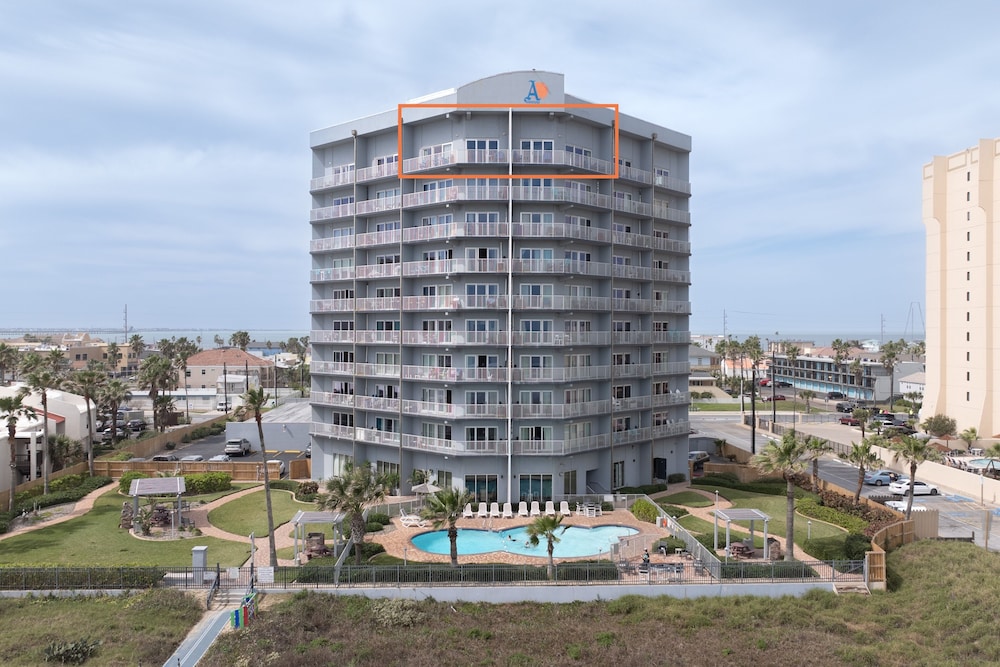 Aquarius Penthouse #1 3 Bedroom Condo view 5