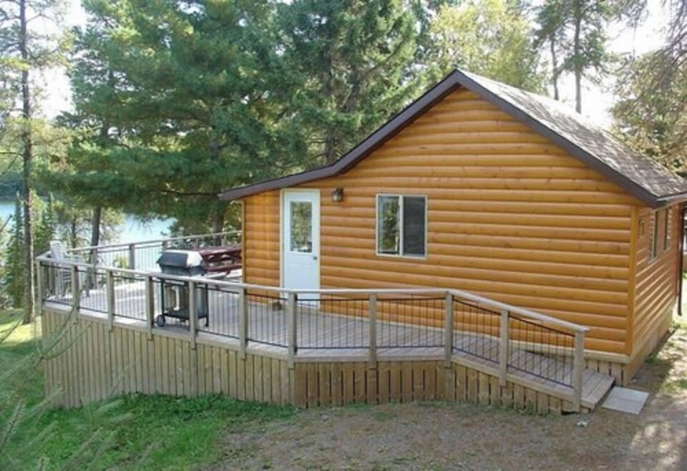 Tomahawk Resort