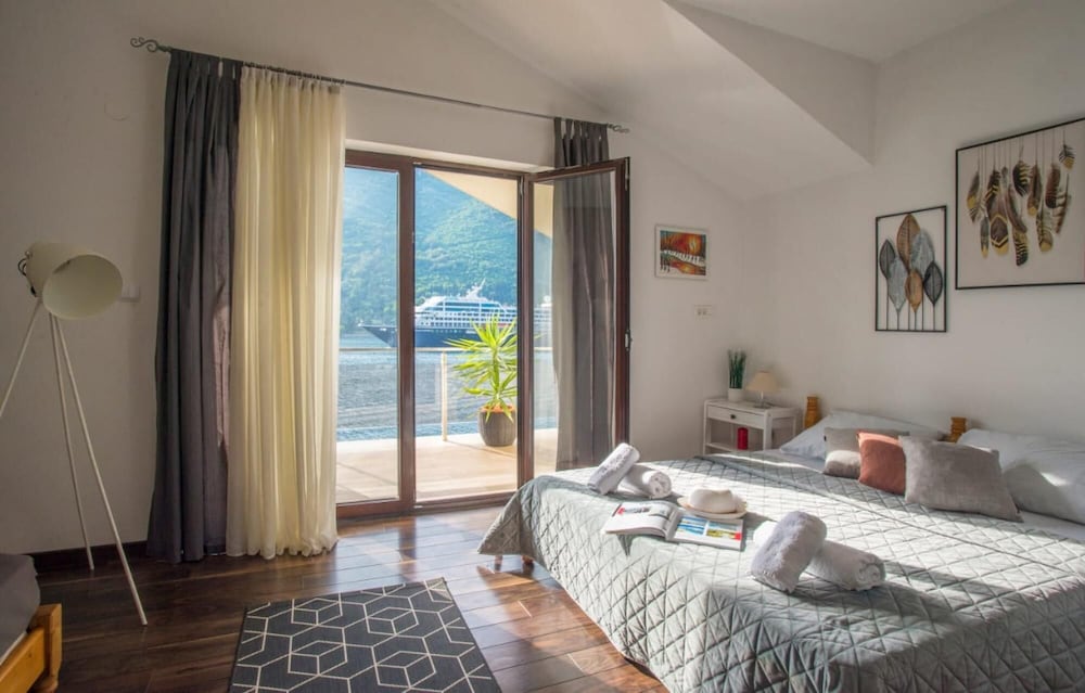 Studio Flat With View Near Beach in Tivat photo 2