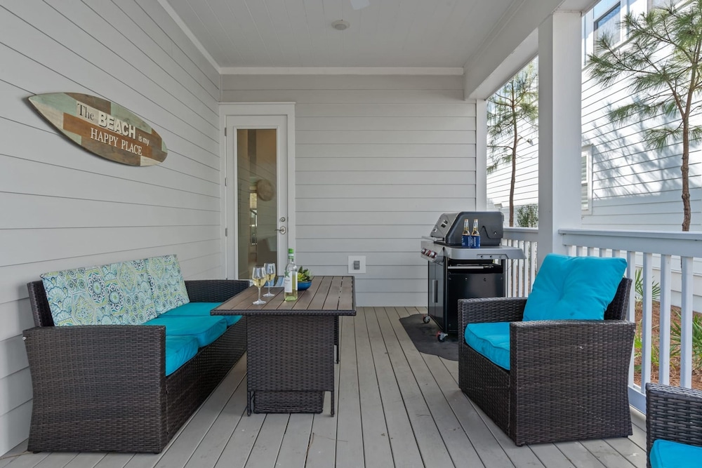 Walk to the Beach Pool 5bdr 3 Porches Beach Sea-ker s Retreat by Avantstay
