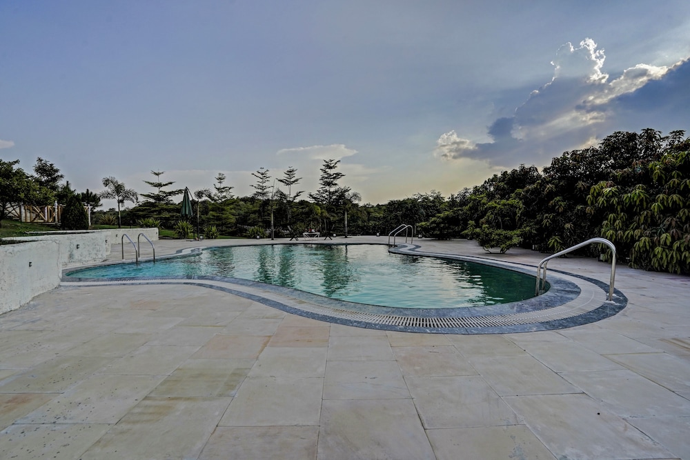 Alaya Stays Fortezza | Pet-friendly 6-BHK Farmhouse With Private Pool