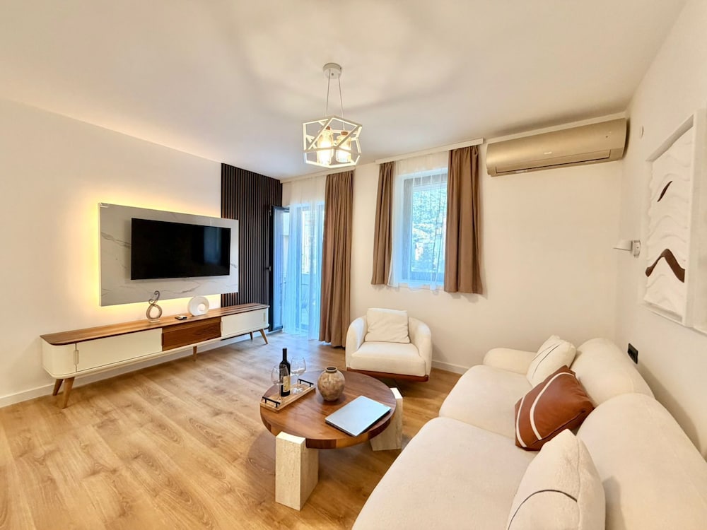 Lunamare Apartments