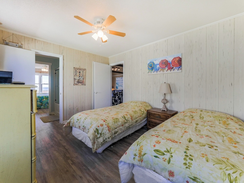 Pelican Perch by Topsail Realty