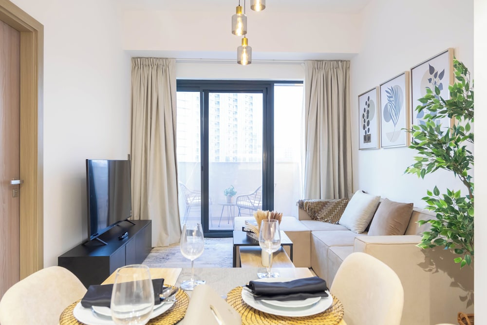 Classic 1BR In Azizi Riviera Meydan