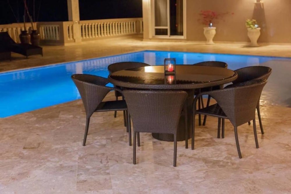 Villa With 4 Master Bedrooms w/ En-suite Bathrooms