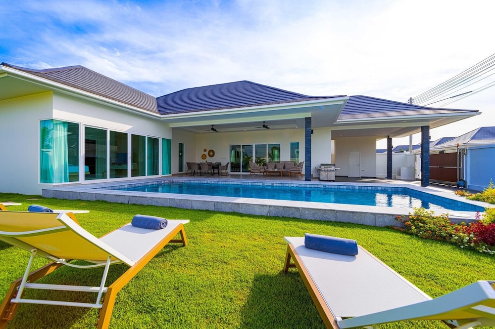 Modern 3 Bedroom Villa AS1