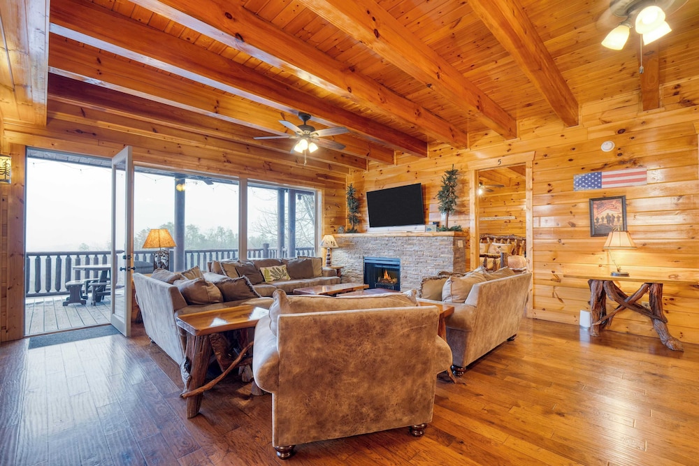 56-guest Retreat Panoramic Views, Hot Tubs, Game Room & Theater Seasonal Outdoor Pool Near Dollywood, Gatlinburg