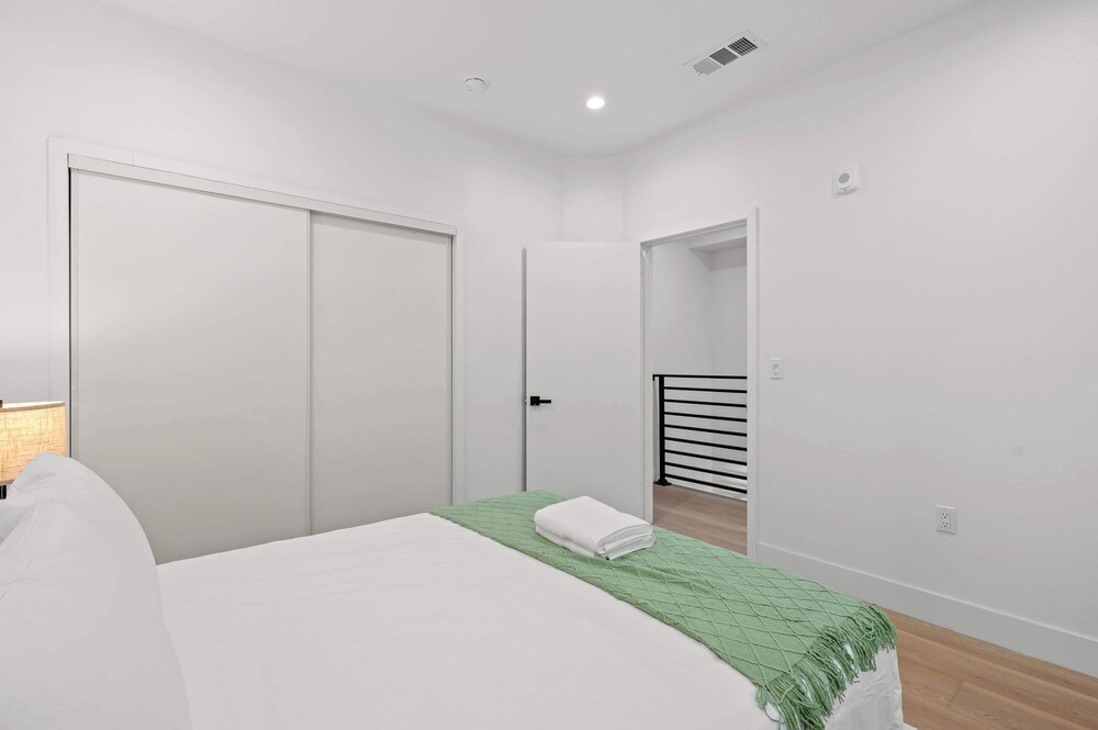 Not Affected by the Fire/modern 5BR Home With Parking, Near LA Attractions #4