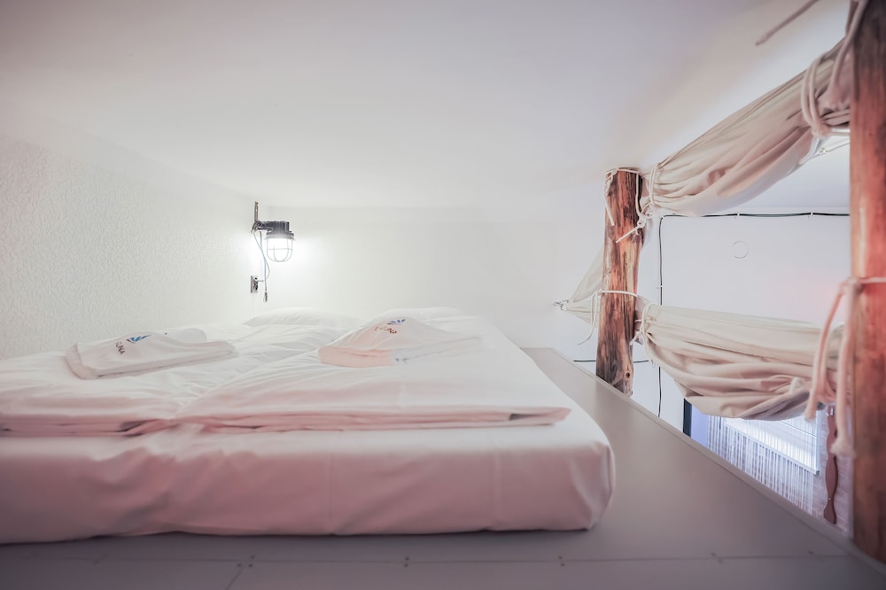 Stylish Apartment in Center by Renters view 3