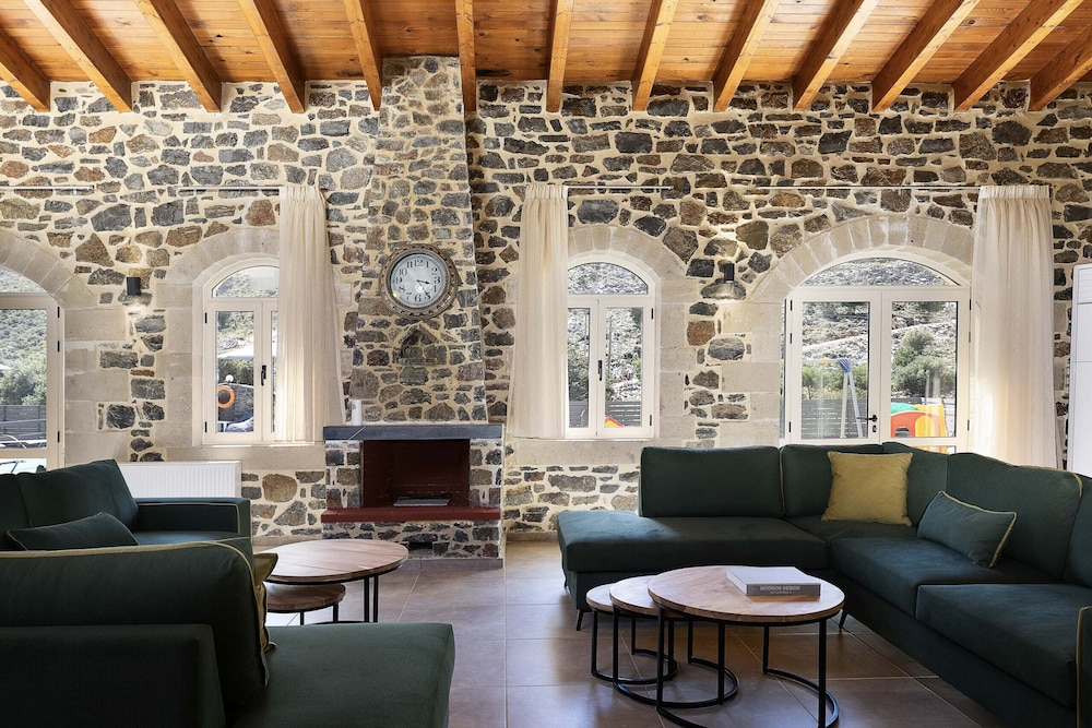 Villa Pasiphae - With Private Heated Pool