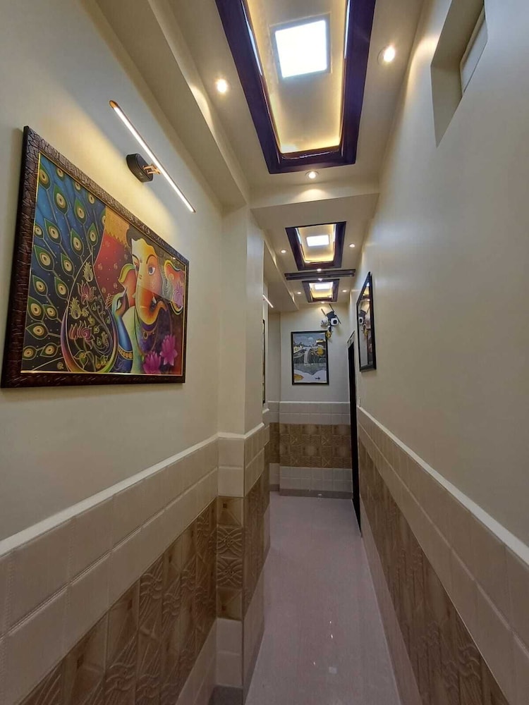 Hotel Pragati palace