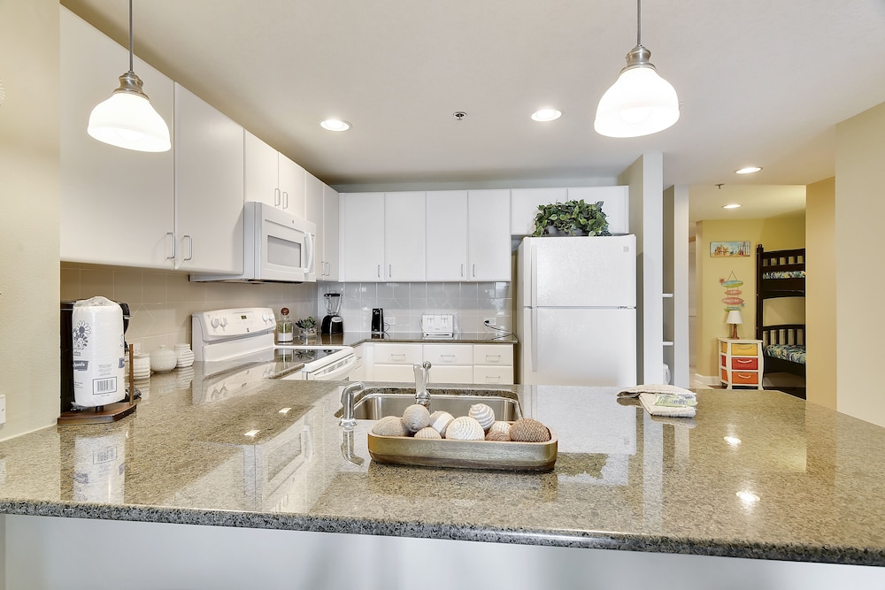 Grand Panama Beach Resort by Book That Condo