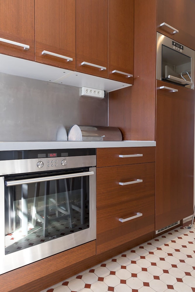 Eiffel Park Peaceful 1 Bedroom Apt Near the Eiffel Tower