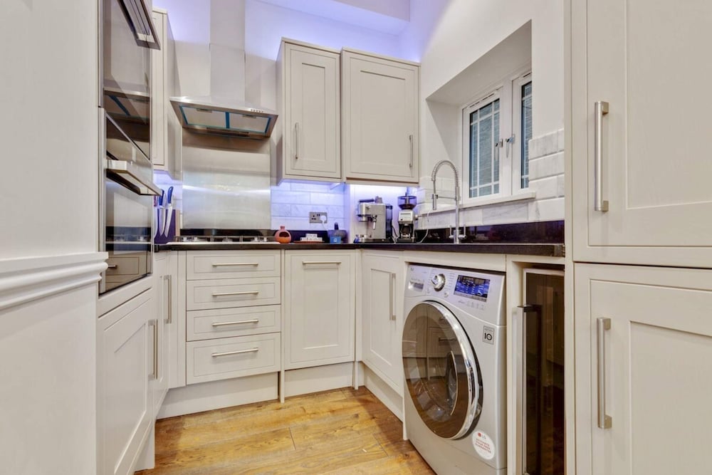 Bright Camberwell Georgian Apartment