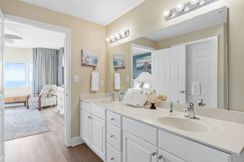 Tidewater by Book That Condo