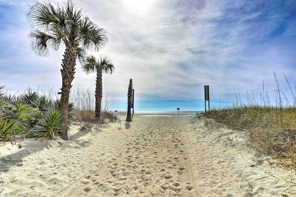 Myrtle Beach Condo w/ Pool Access, Close to Beach! view 5