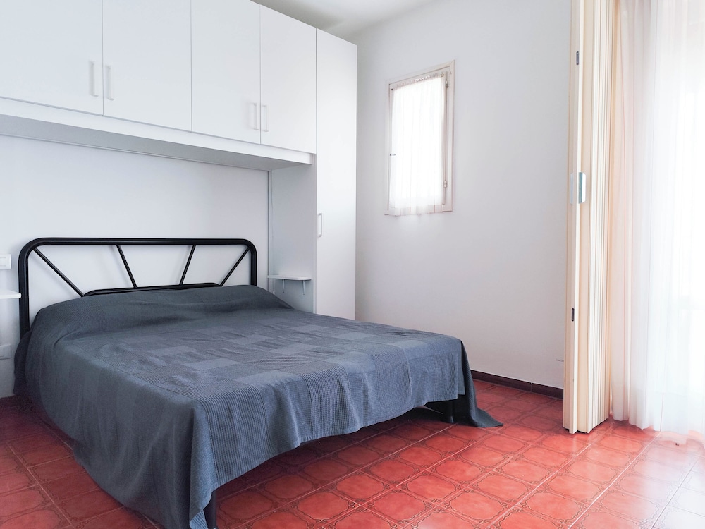 Beachside Studio With Shared Pool