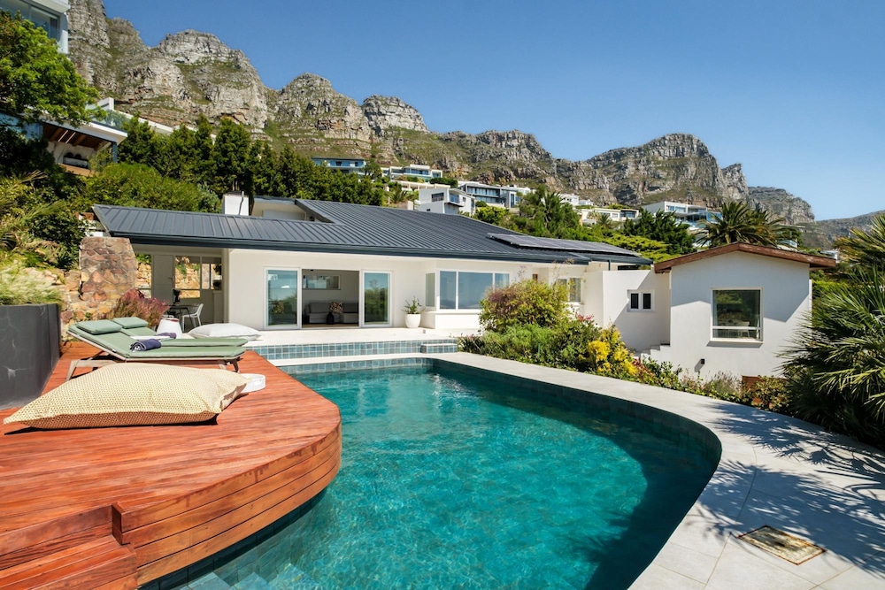 Camps Bay Villa w Pool Gym Studio Aqua Terra