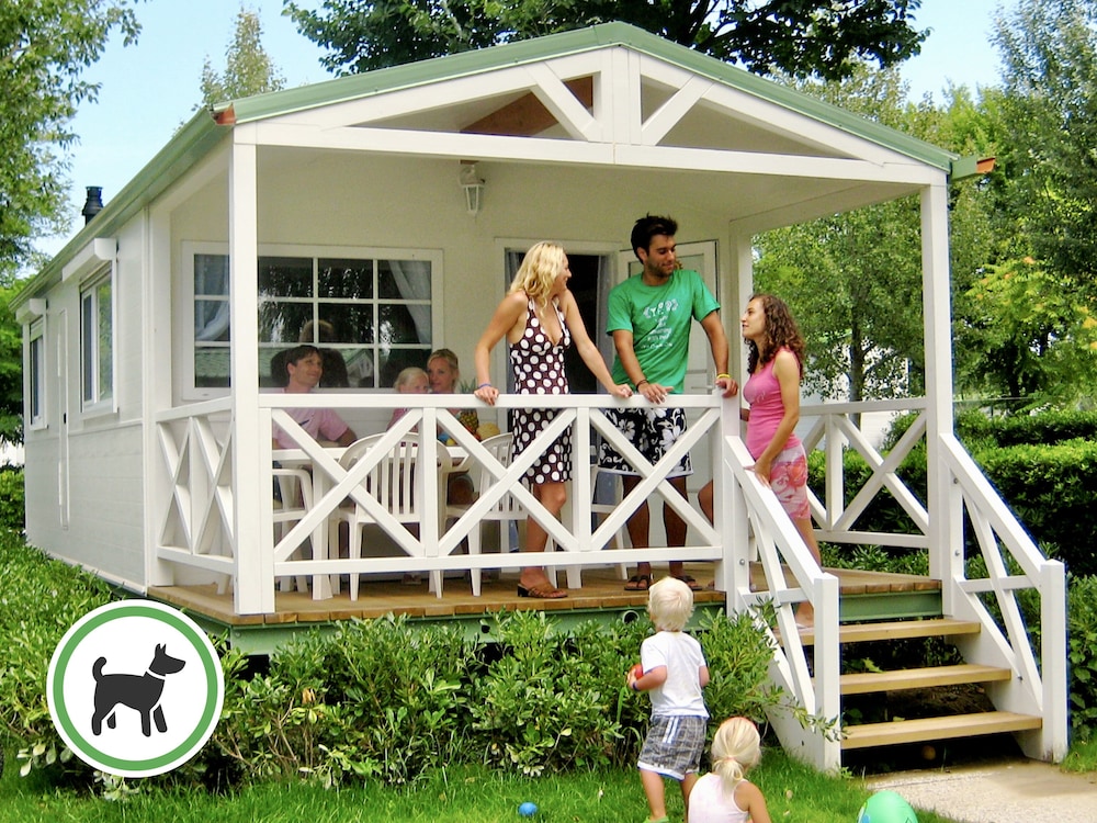 Isamar Holiday Village