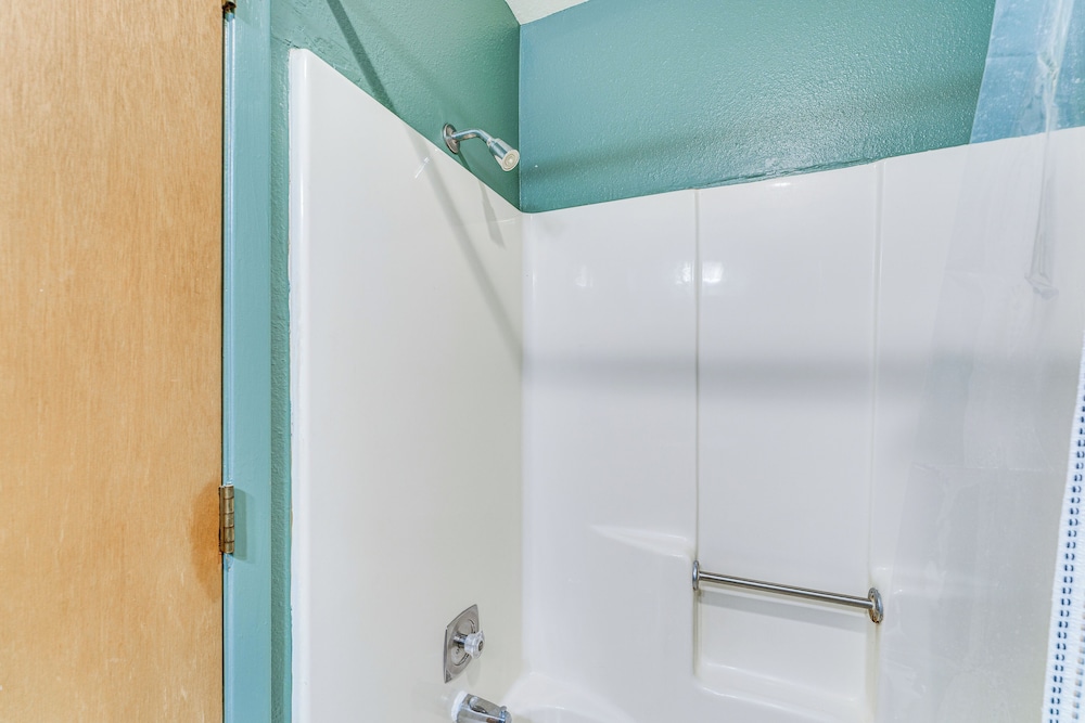 Easy Red River Ski Access! Outdoor Adventure Condo